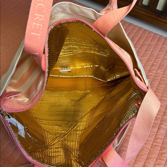 NWT Victoria's Secret Pink and Cream 2 in 1 Beach Tote with Insulated Cooler bag - Picture 8 of 16